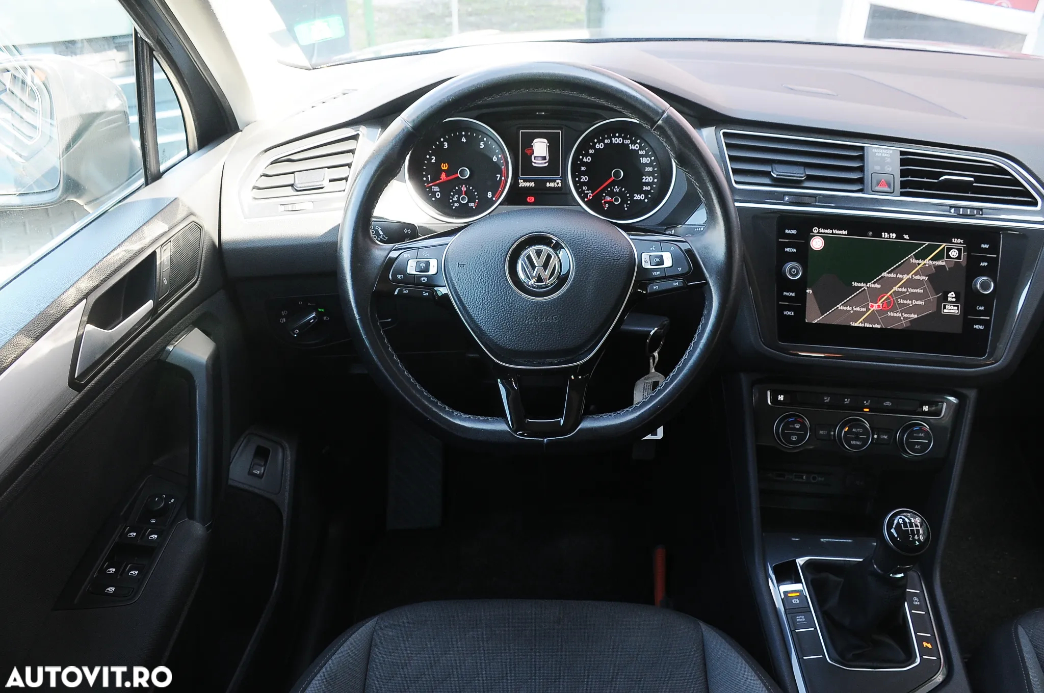 Volkswagen Tiguan 1.5 TSI ACT Comfortline - 9