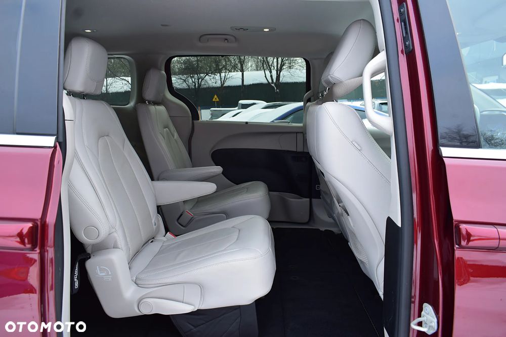 Chrysler Pacifica - 8