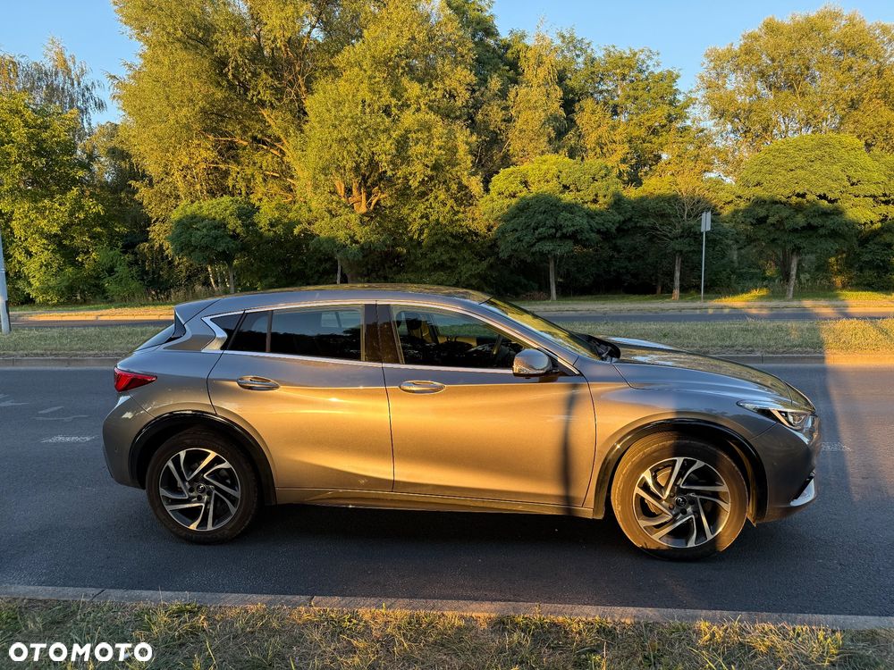 Infiniti Q30 1.6t Premium Tech 7DCT - 8