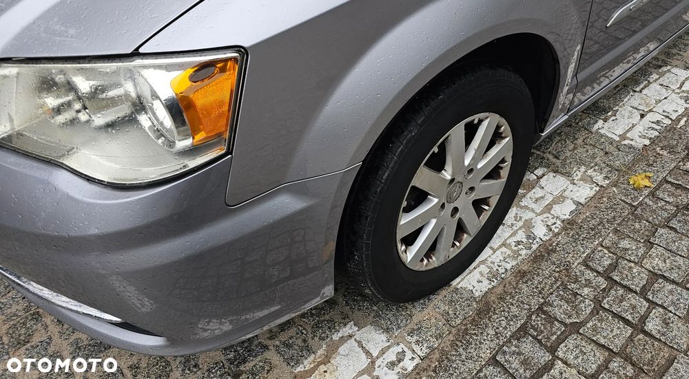 Chrysler Town & Country - 9