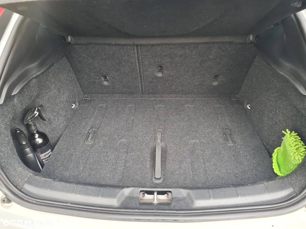 Volvo V40 D2 Drive-E R-Design Momentum - 15