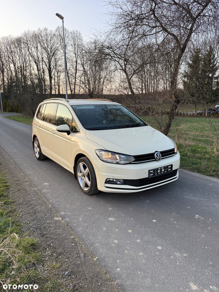 Volkswagen Touran - 1