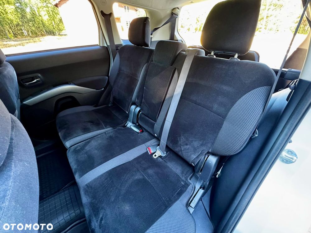 Mitsubishi Outlander - 25