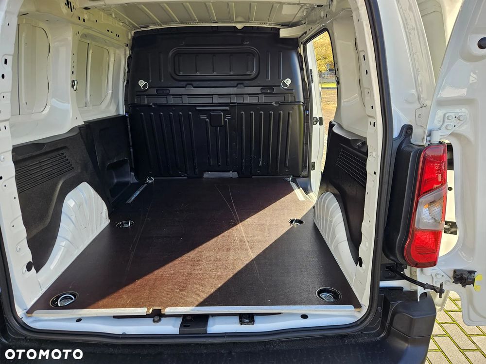 Opel Combo 1.2BENZ 110KM VAN - 16