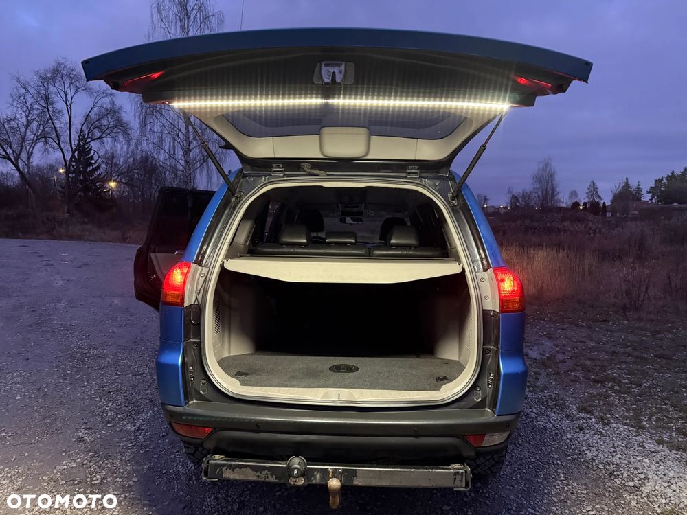 Mitsubishi Pajero Sport - 8