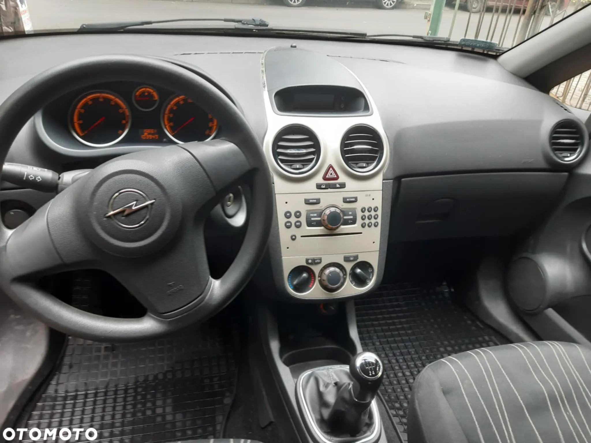Opel Corsa 1.2 16V Cosmo - 1
