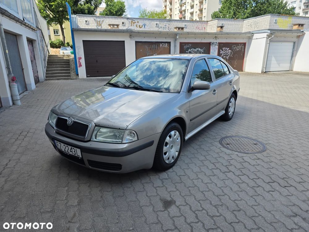 Skoda Octavia 1.6 Elegance - 1
