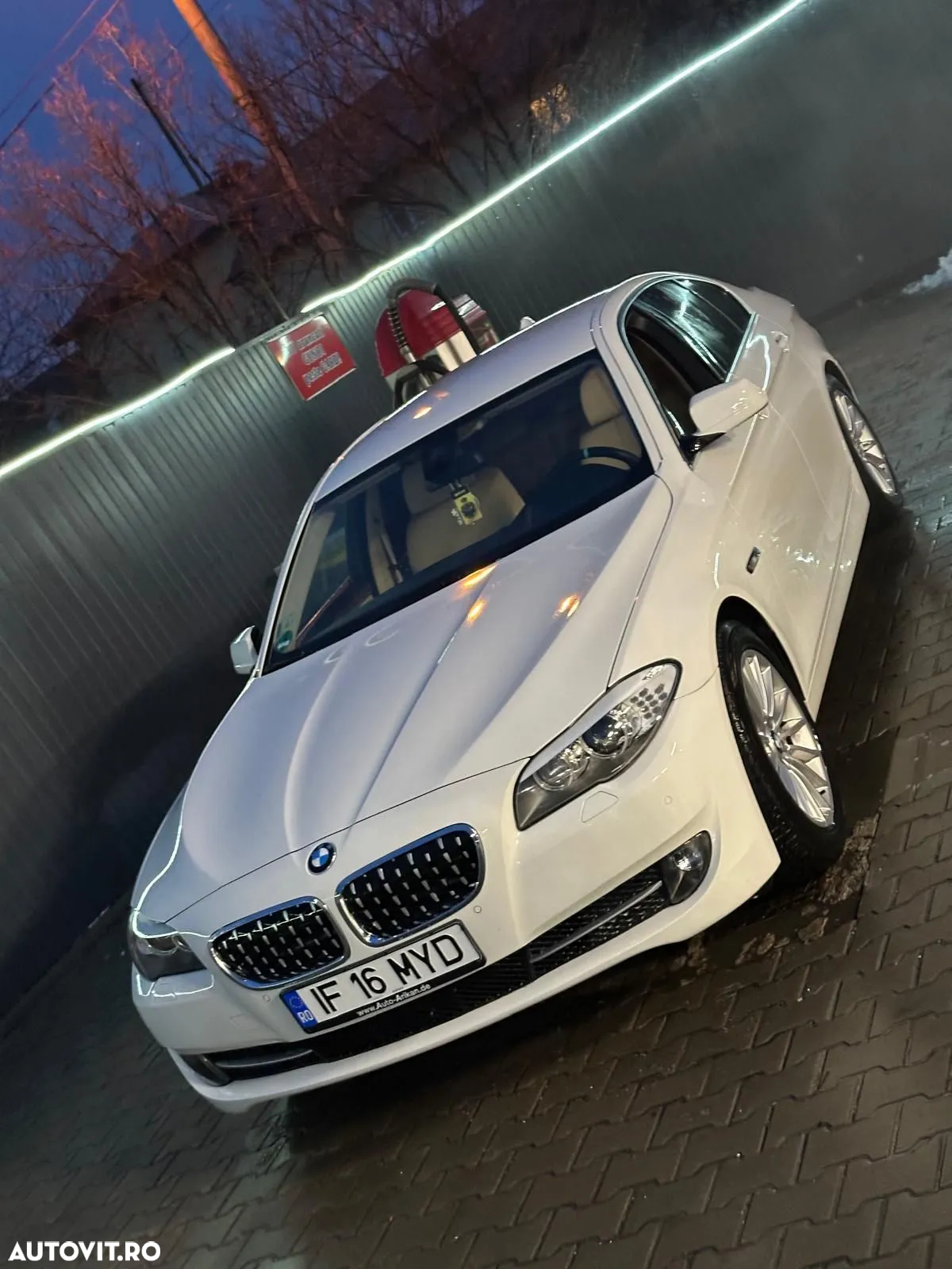 BMW Seria 5 525d Touring Aut. Luxury Line - 2