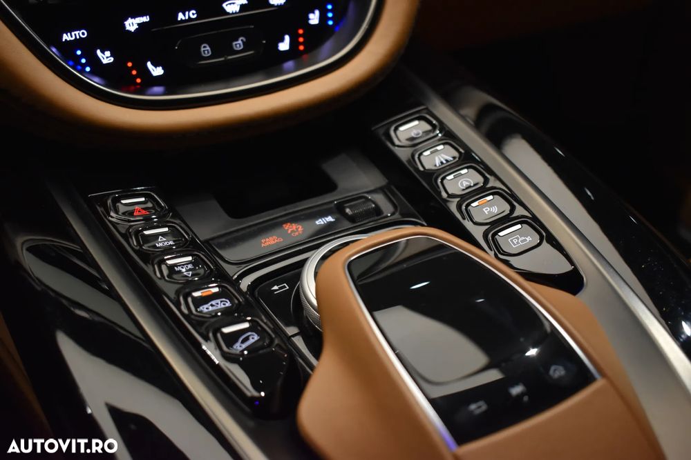 Aston Martin DBX - 17