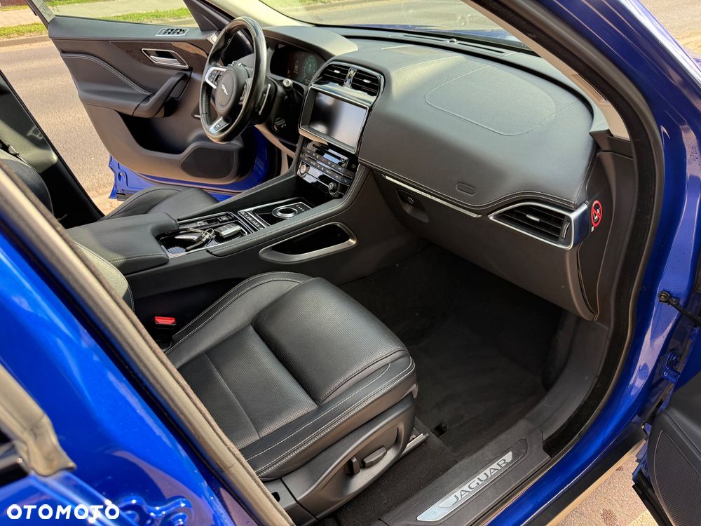 Jaguar F-Pace 20d AWD R-Sport - 25