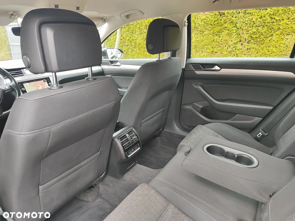 Volkswagen Passat 2.0 TDI SCR DSG 4Motion Elegance - 15