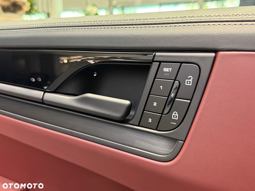 Porsche Cayenne - 21
