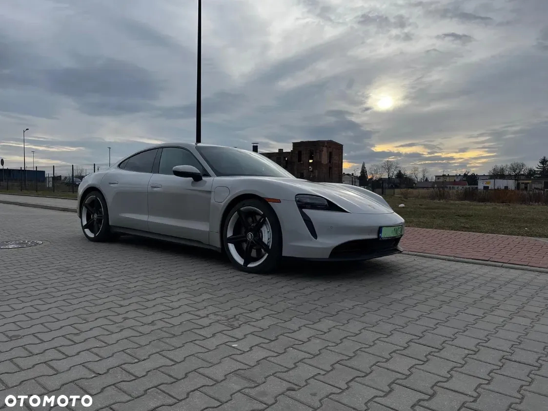 Porsche Taycan Performance Plus - 9