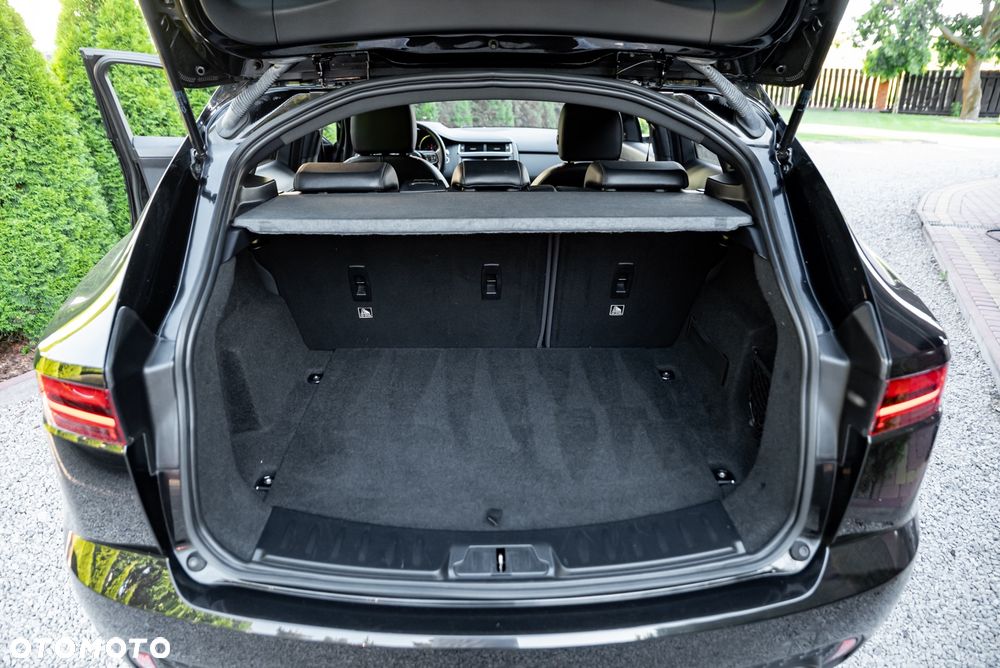 Jaguar E-Pace P250 AWD R-Dynamic - 19