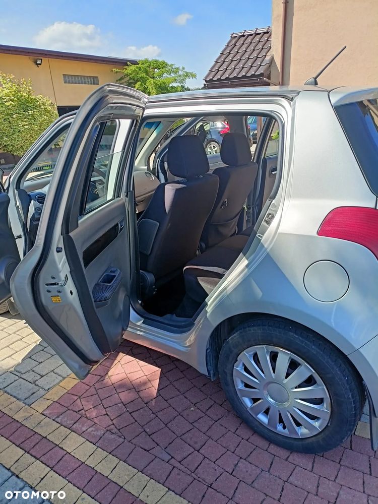 Suzuki Swift 1.3 Club - 3