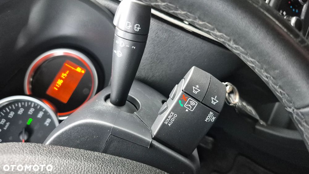 Dacia Lodgy TCe 130 GPF (7-Sitzer) Stepway - 9