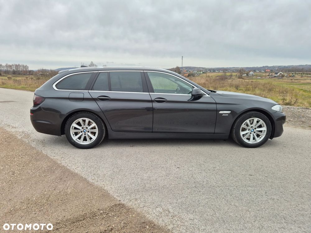 BMW Seria 5 525d xDrive - 6