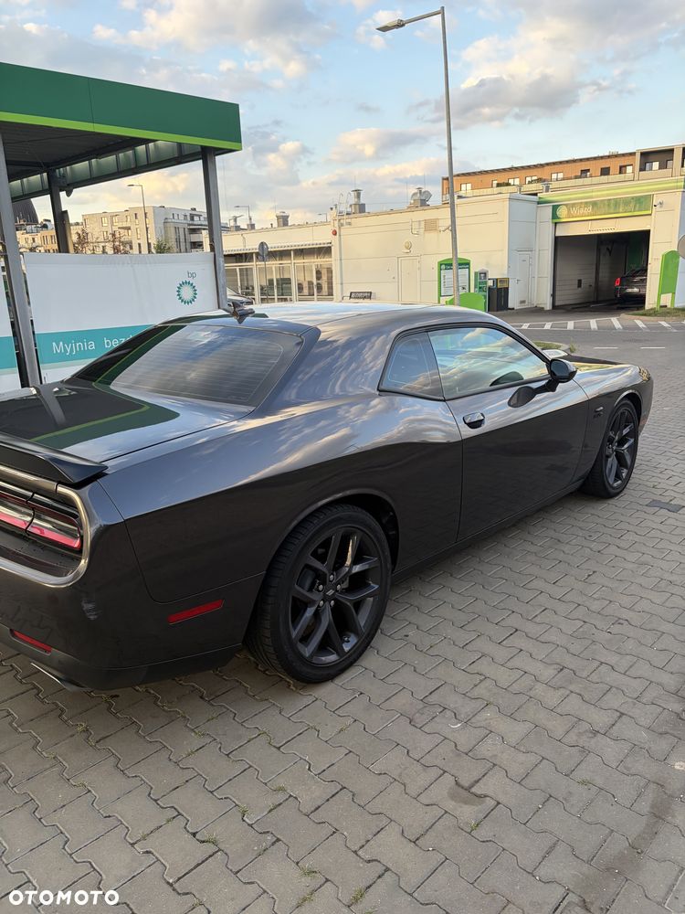 Dodge Challenger - 27