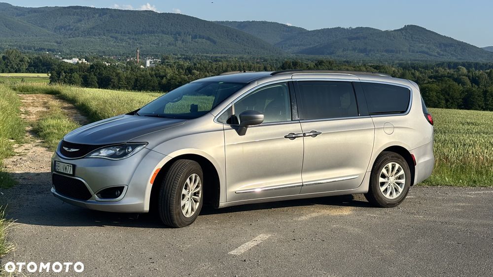 Chrysler Pacifica - 1