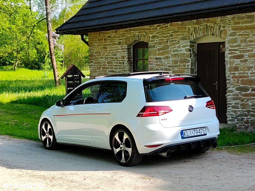 Volkswagen Golf - 2