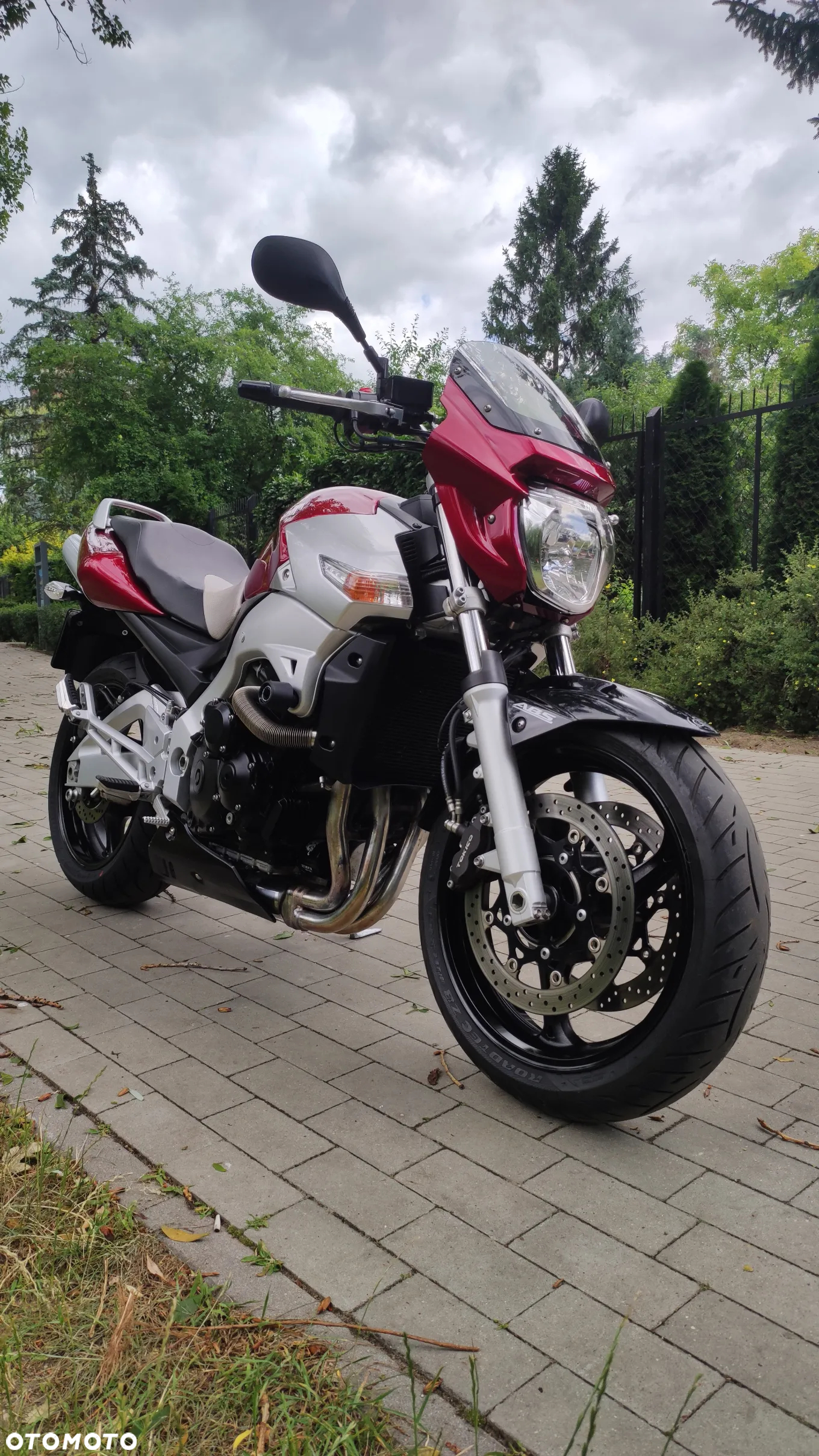 Suzuki GSR - 7