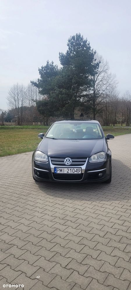 Volkswagen Jetta 2.0 TDI DSG Comfortline - 1
