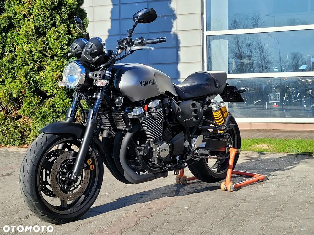 Yamaha XJR - 7