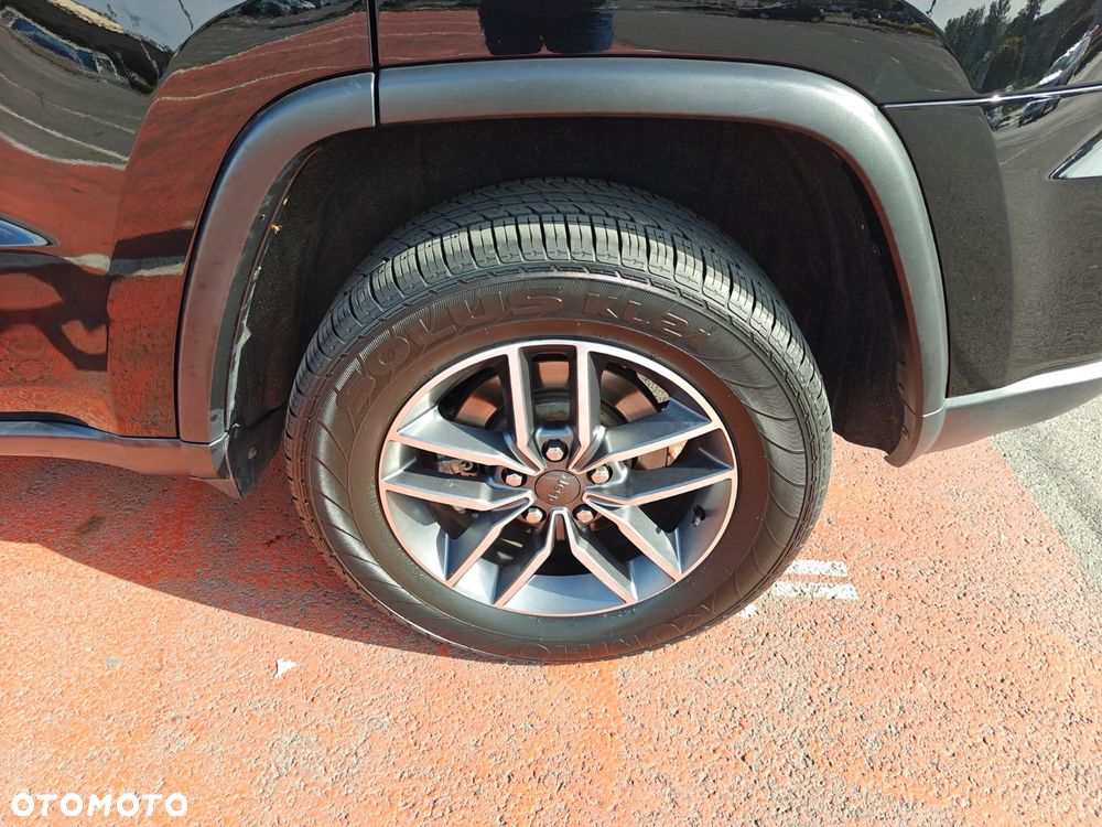 Jeep Grand Cherokee - 24