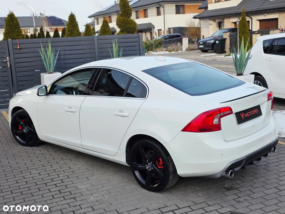 Volvo S60 D4 R-Design - 38