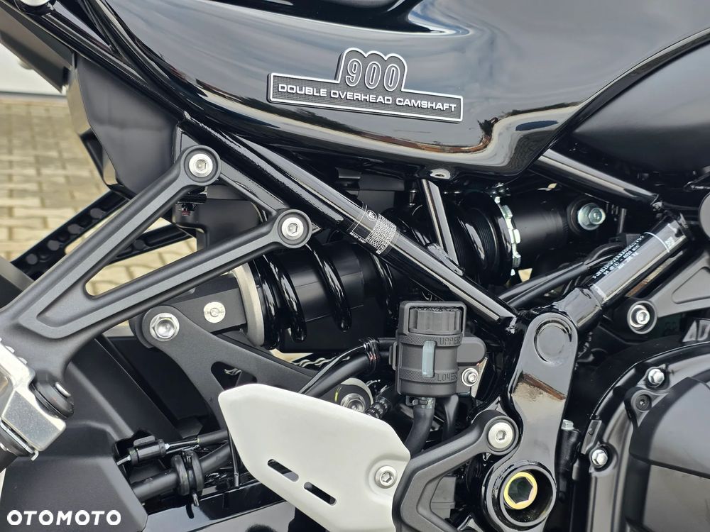 Kawasaki Z 900 RS - 12
