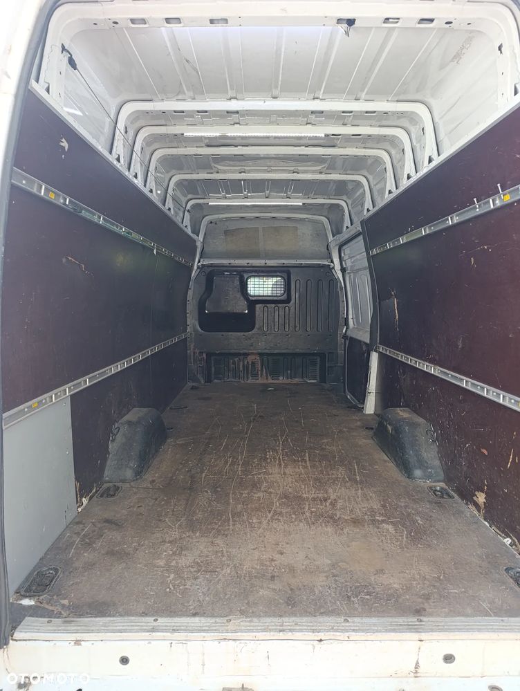 Ford Transit - 12