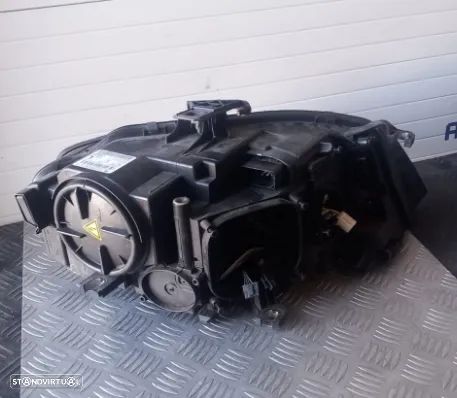 Optica Esquerda Audi A4 B8 2.0TDI 2009 Ref: 8K0941029AJ - 2