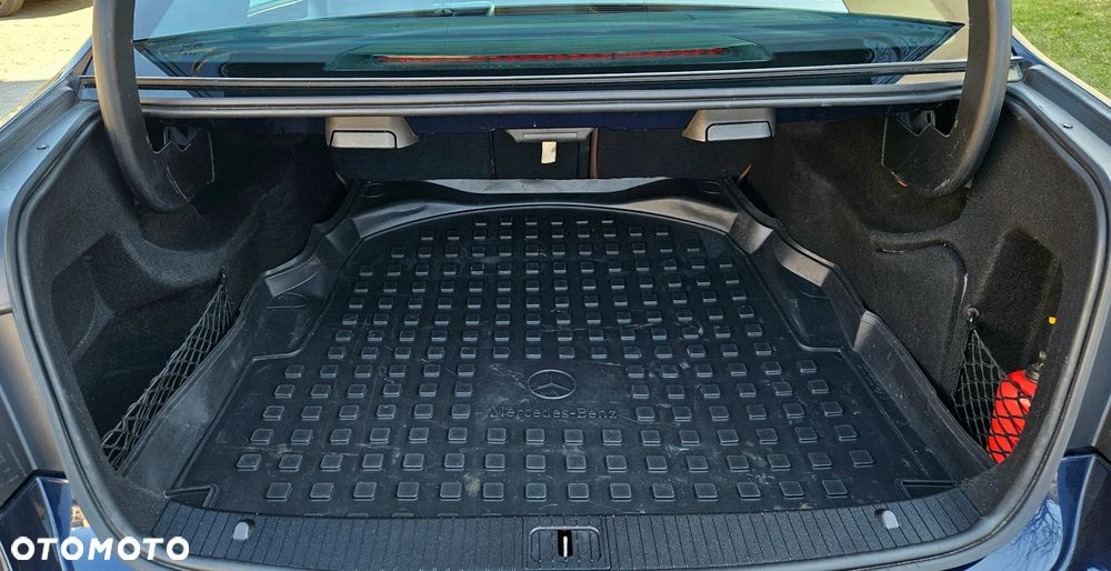 Mercedes-Benz Klasa E 300 CDI DPF BlueEFFICIENCY 7G-TRONIC Avantgarde - 26