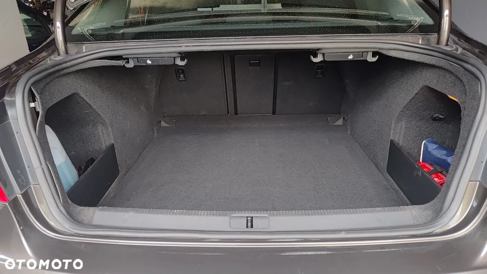 Volkswagen Passat - 10