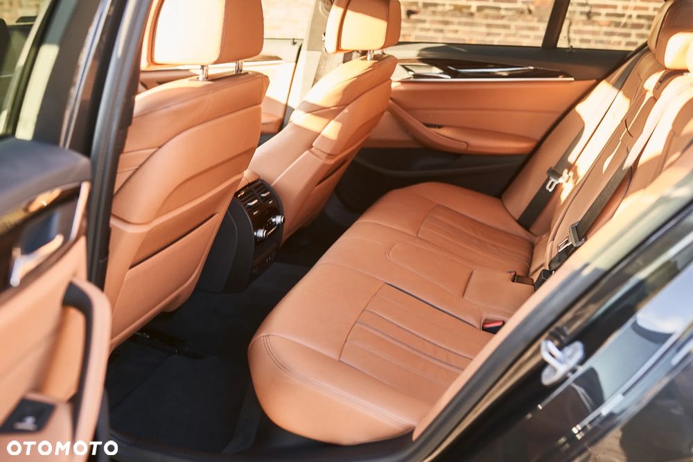 BMW Seria 5 530i xDrive M Sport Edition - 6