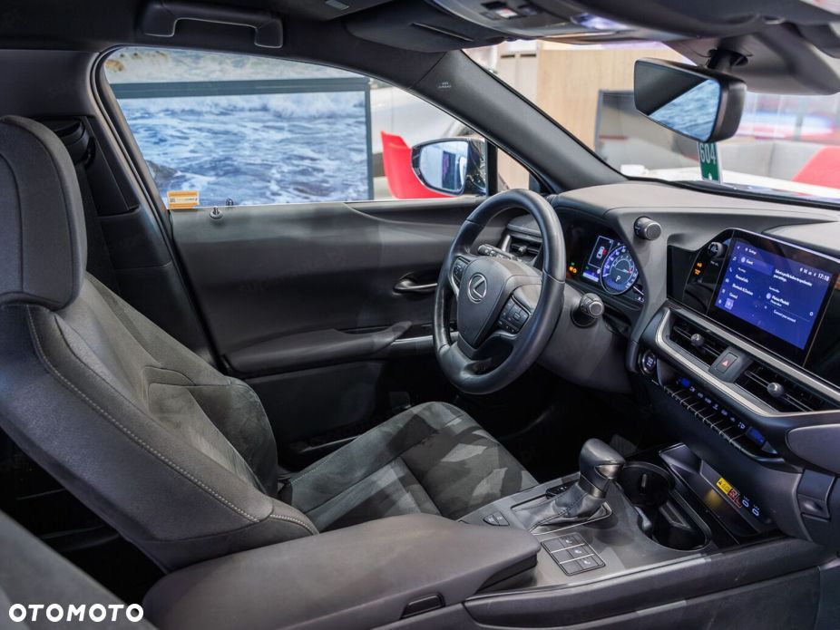 Lexus UX - 7
