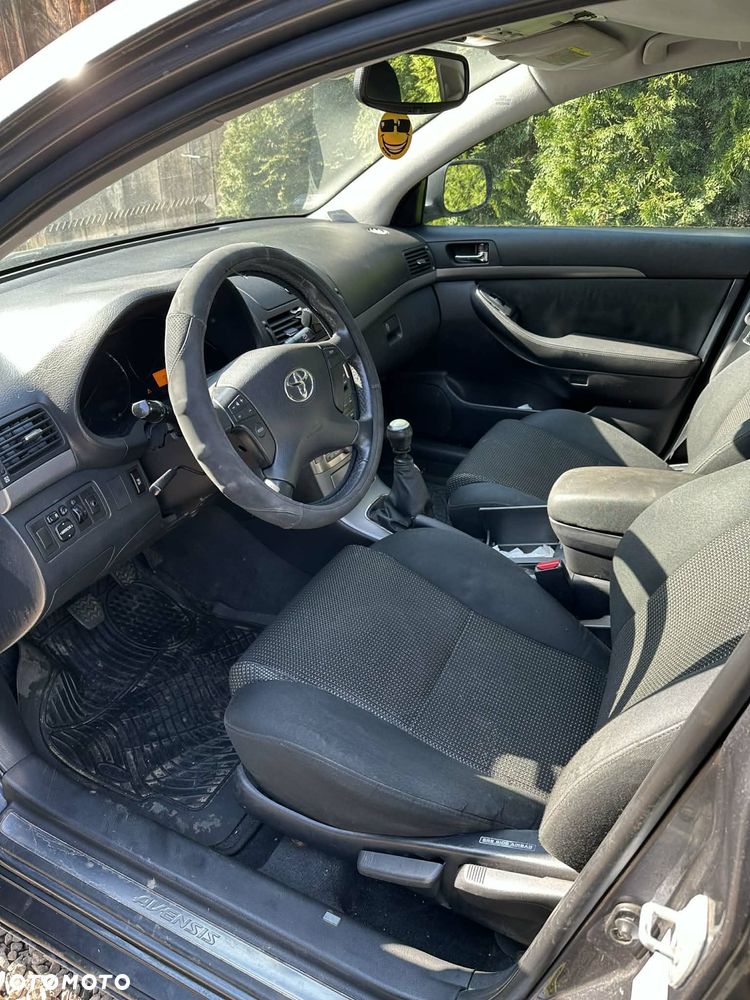 Toyota Avensis - 5