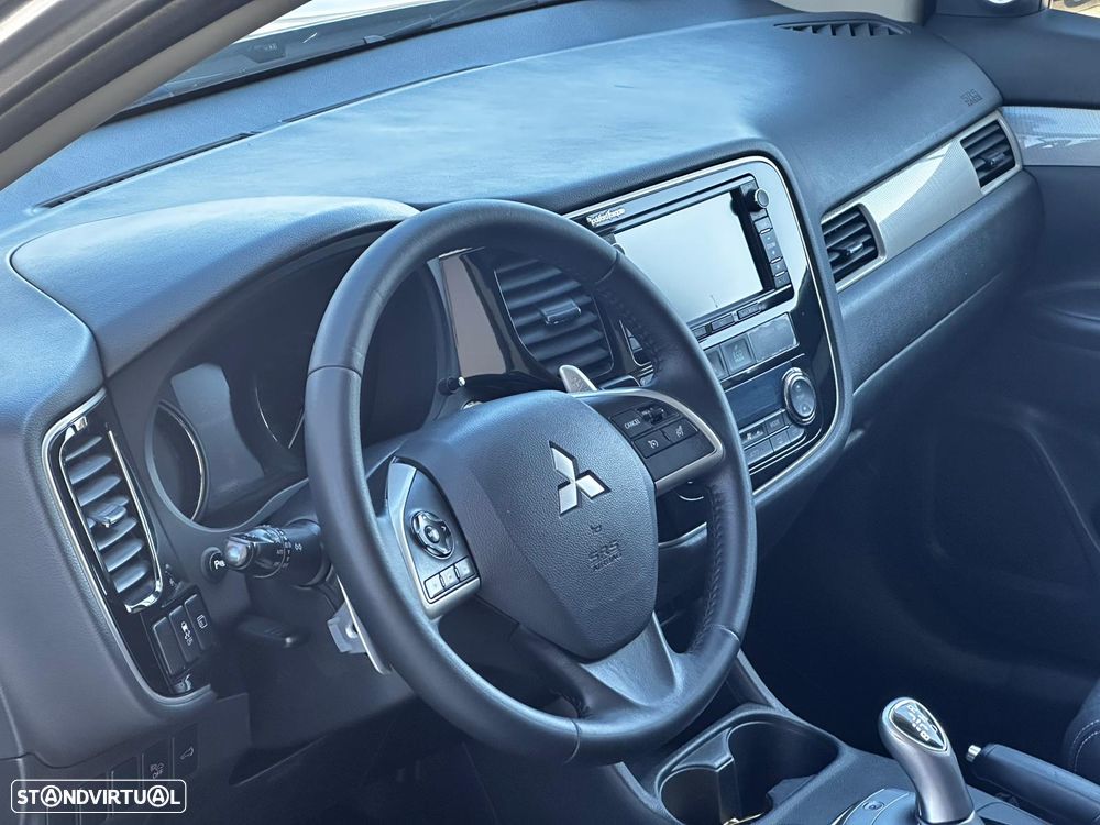 Mitsubishi Outlander 2.0 4WD - 25