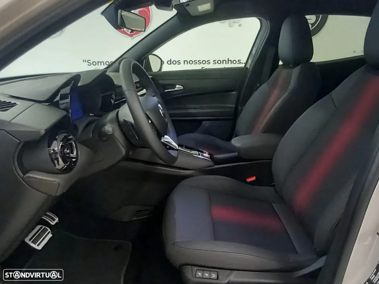 Alfa Romeo Junior 1.2 Intensa Q4 eDCT6 - 8