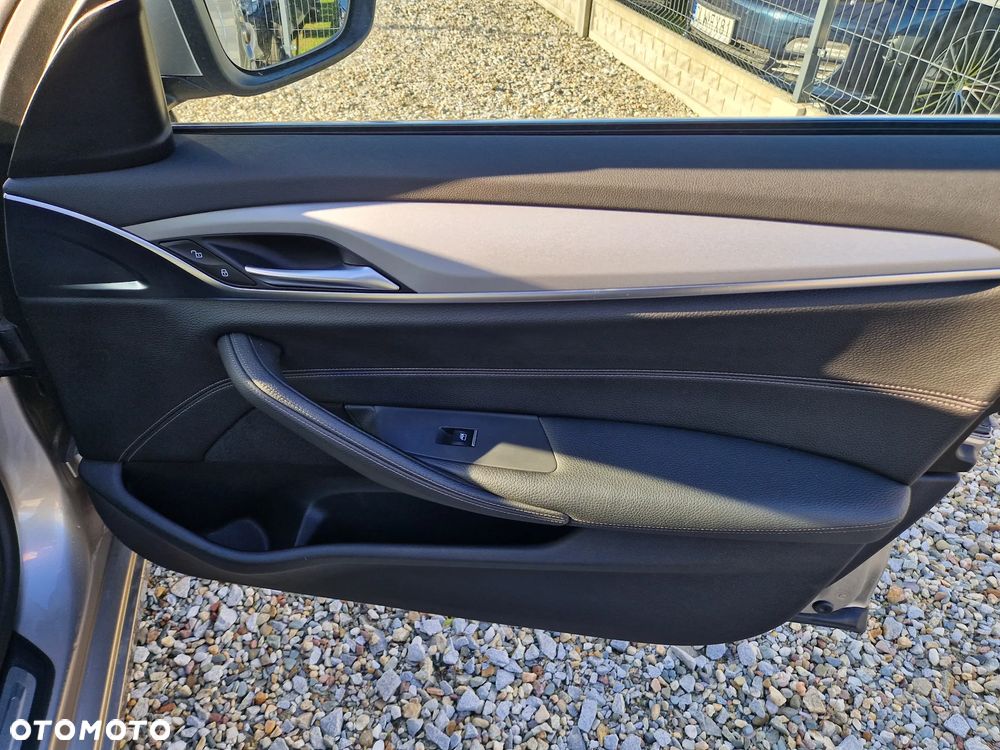 BMW Seria 5 520d xDrive Touring Luxury Line - 14