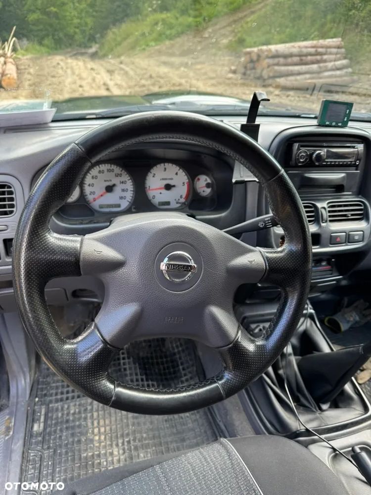 Nissan Pickup - 16