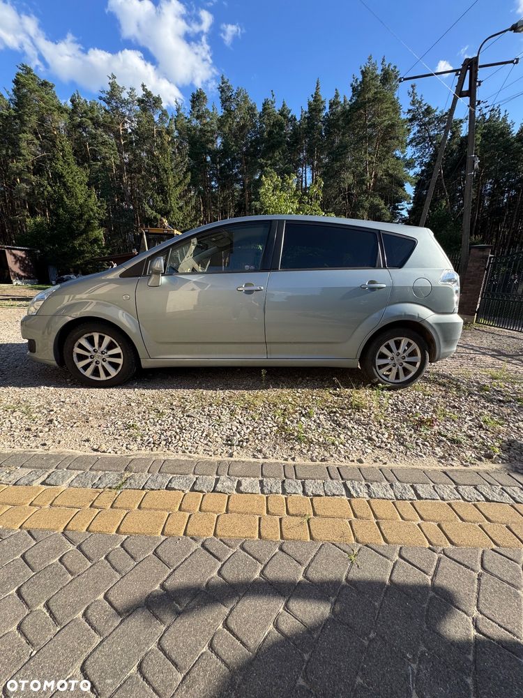 Toyota Corolla Verso 2.2 D-4D - 10