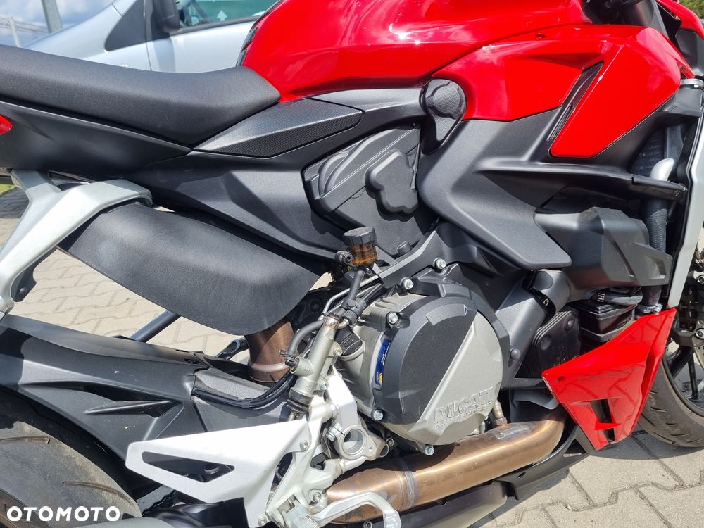 Ducati Streetfighter V2 - 12