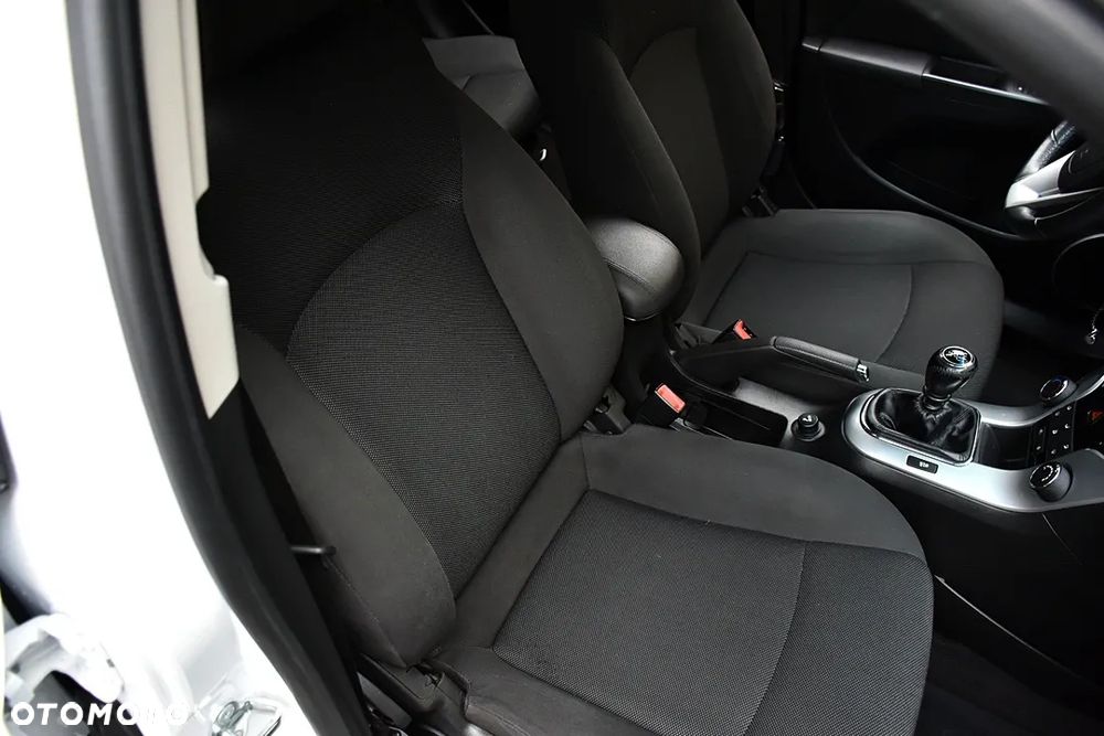 Chevrolet Cruze Station Wagon 1.6 LS+ - 20