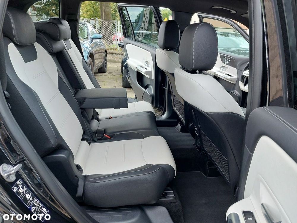 Mercedes-Benz GLB - 14