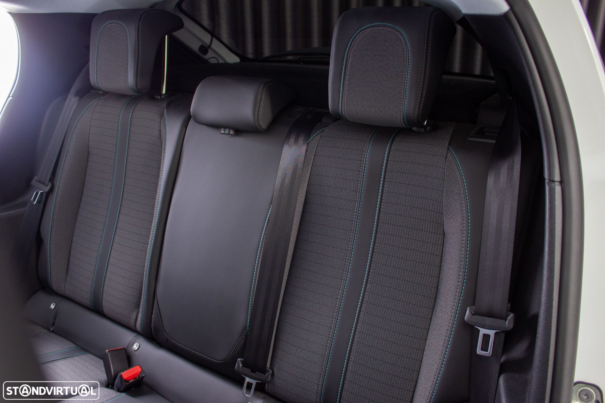 Peugeot e-208 Allure Pack - 11