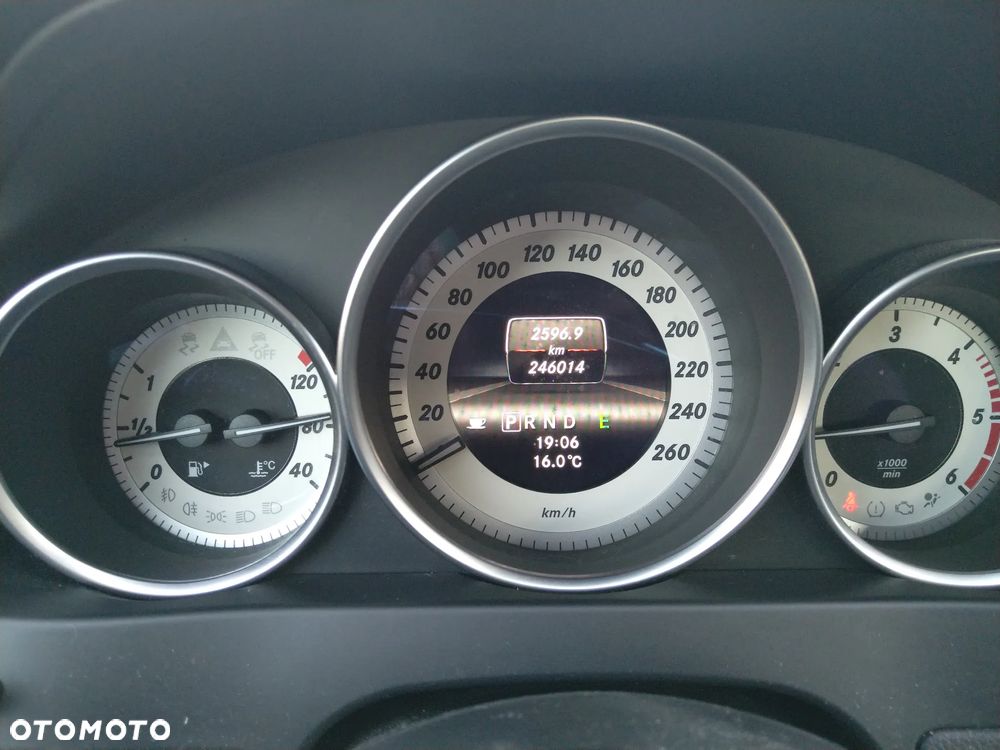 Mercedes-Benz Klasa C 180 CDI DPF (BlueEFFICIENCY) 7G-TRONIC Avantgarde - 3