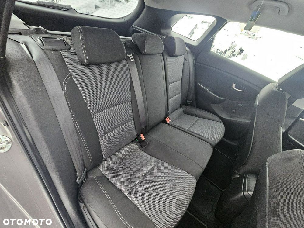 Hyundai i30 1.6 D Comfort - 11