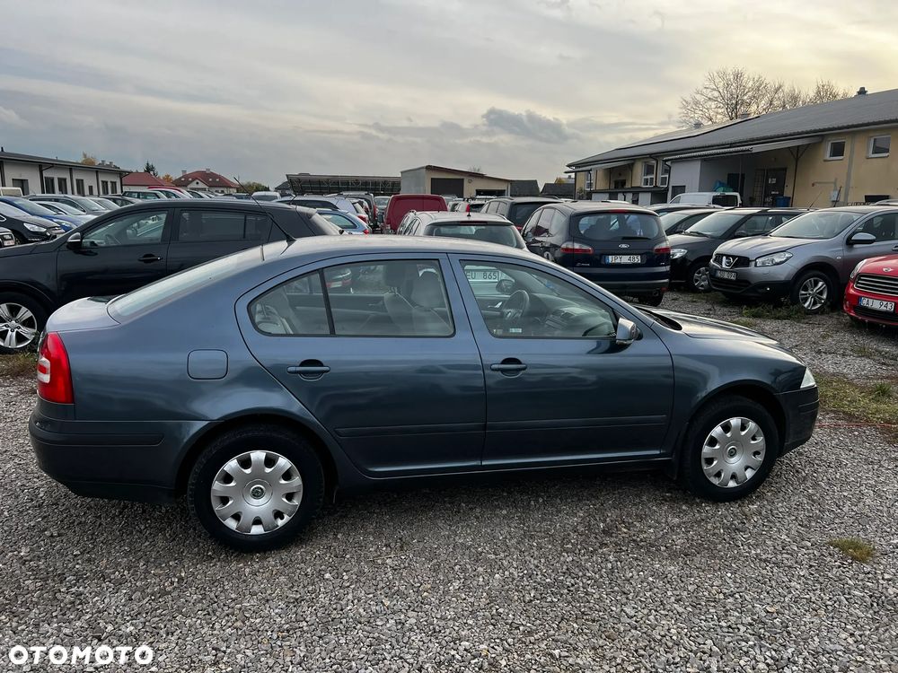 Skoda Octavia 1.6 Ambiente - 11
