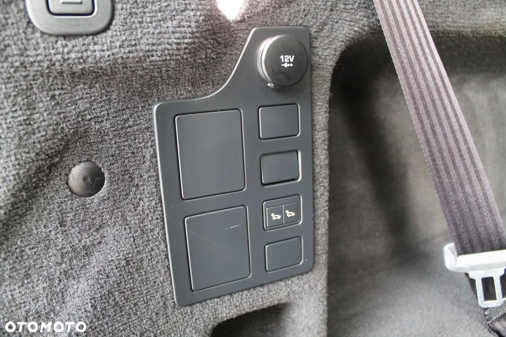 Land Rover Discovery 3.0 Td6 SkyView Edition - 27